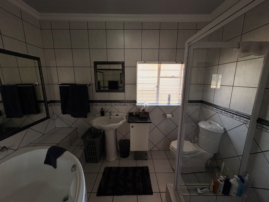 3 Bedroom Property for Sale in Wilkoppies North West